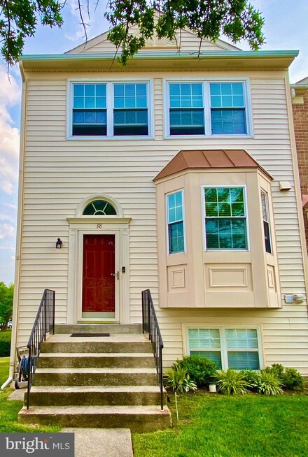 38 Hunters Gate Ct, Silver Spring, MD 20904