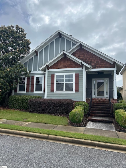 26 Pine Island Dr, Simpsonville, SC 29681