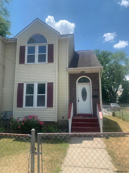 746 Hamilton St, Schenectady, NY 12307