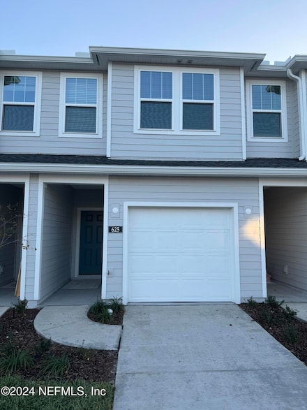 625 Holly Lakes Dr, Orange Park, FL 32073