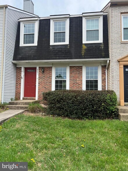 6831 Cottingham Ln, Centreville, VA 20121
