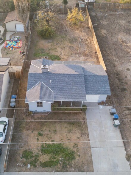 1215 S Garden St, Visalia, CA 93277
