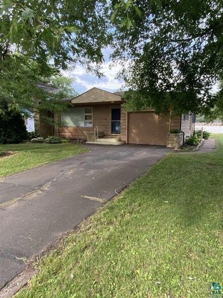 1222 10th Ave W, Ashland, WI 54806