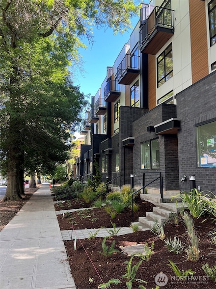 2102 1st Ave N, Seattle, WA 98109