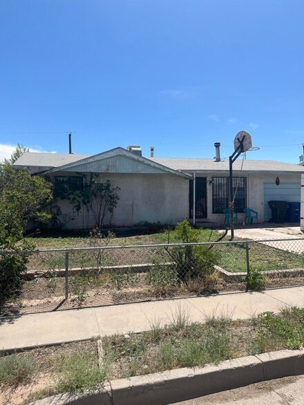 1740 Towner Ave NW, Albuquerque, NM 87104