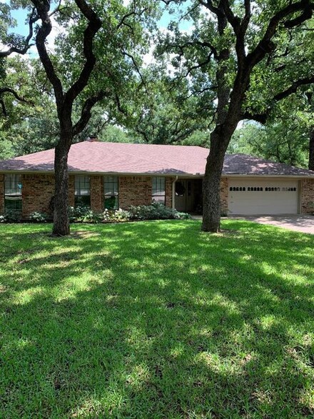 6311 Navaho Trail, Granbury, TX 76049