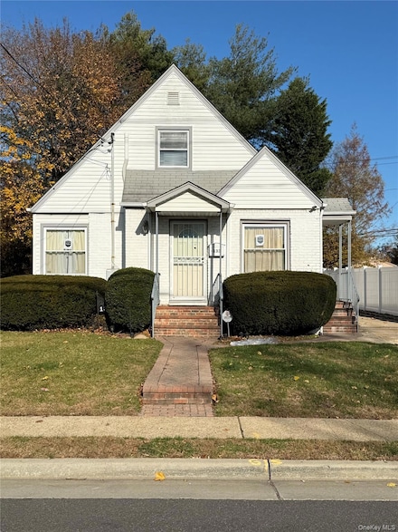 133 Wellington St, Hempstead, NY 11550