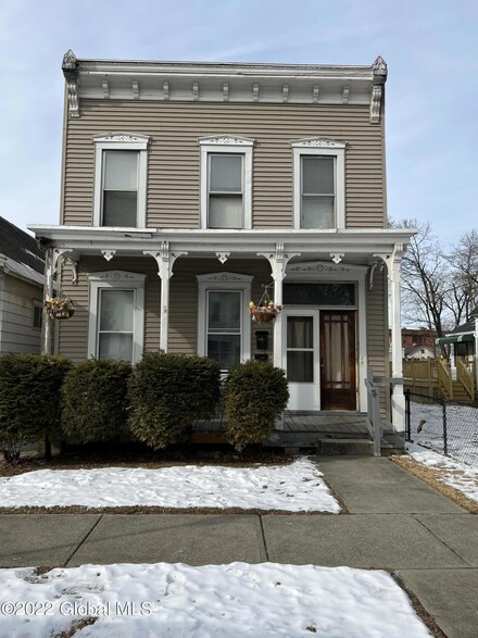 417 6th Ave, Troy, NY 12182