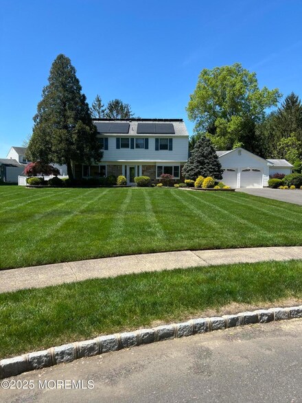 7 Colonial Ct, Manalapan, NJ 07726