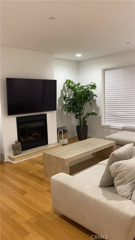 305 Arnaz Dr Unit 102, Los Angeles, CA 90048