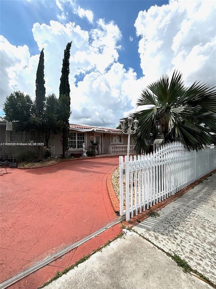 1214 W 80th St, Hialeah, FL 33014