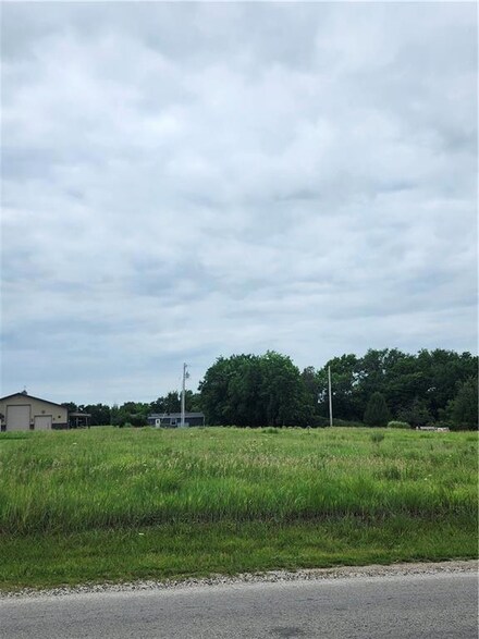 42 S Linn Valley Dr, Linn Valley, KS 66040