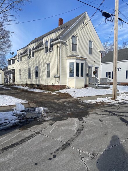 16 Vining St, Lisbon, ME 04252
