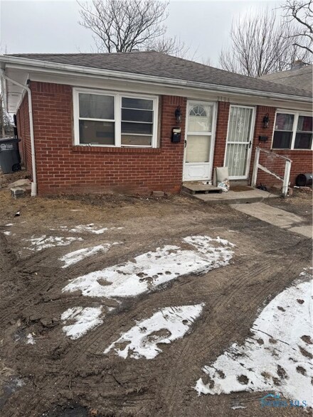 2106 Airline Ave, Toledo, OH 43609