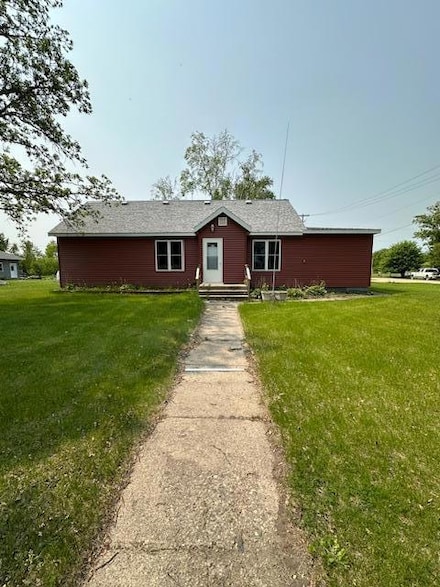 601 1st St S, Karlstad, MN 56732