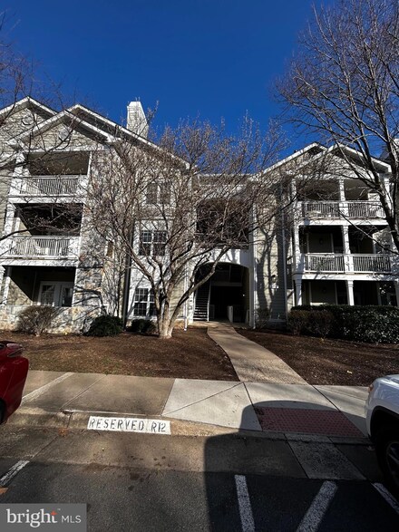 1712 Lake Shore Crest Dr Unit 11, Reston, VA 20190