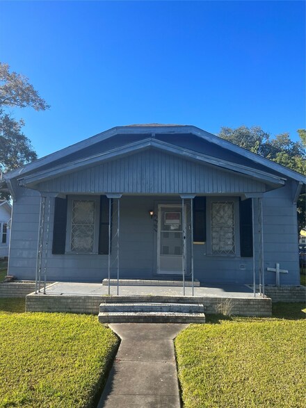 1835 15th St, Port Arthur, TX 77640