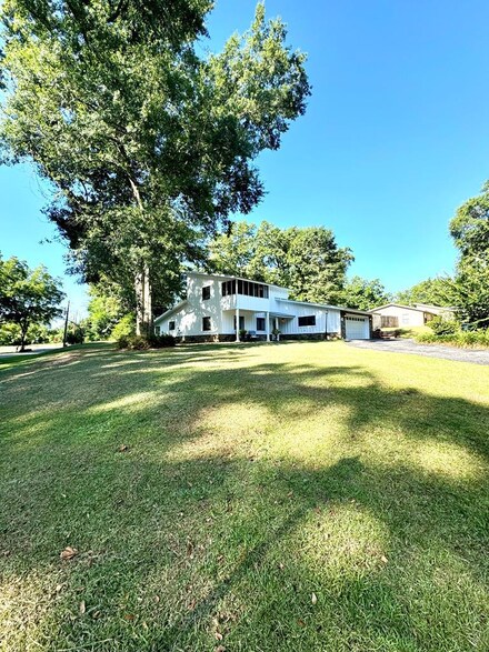 15 Venture Dr, Taylor, AL 36305