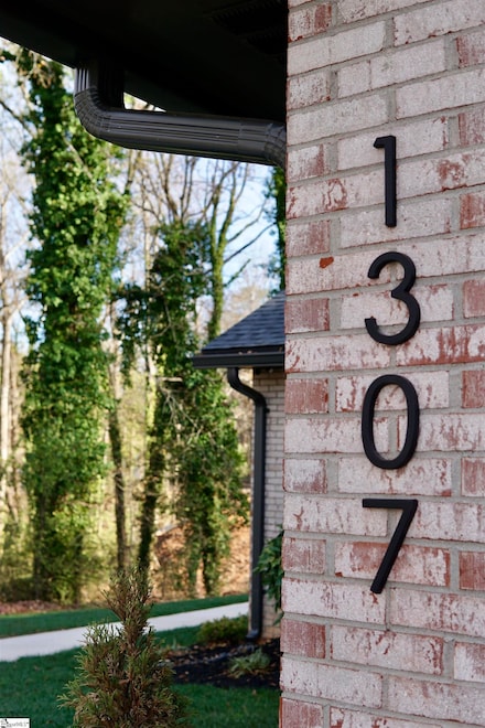 1307 NE Main St, Simpsonville, SC 29681