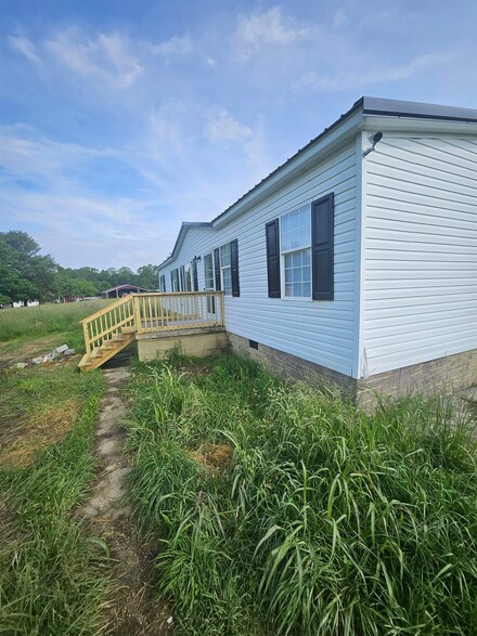 1503 Capehart Rd, Leon, WV 25123