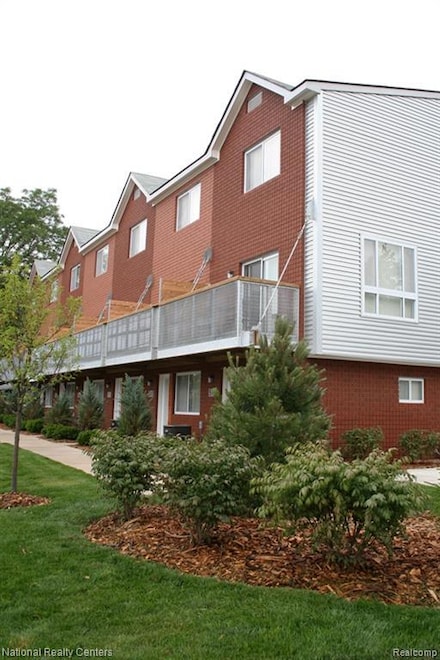 509 S Crooks Rd, Royal Oak, MI 48073