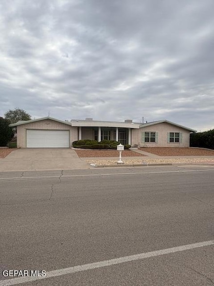10700 Janway Dr, El Paso, TX 79935