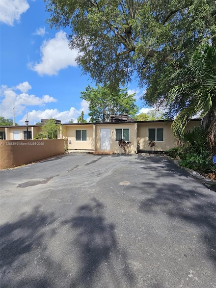 15027 Coconut Ct, Hialeah, FL 33014