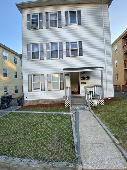 218 Vernon St, Worcester, MA 01607