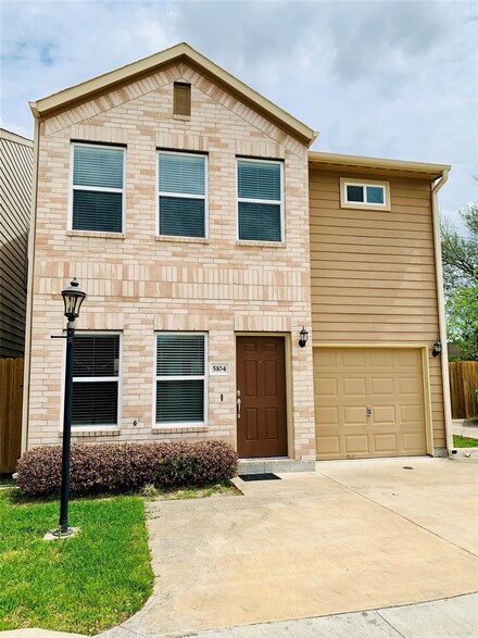 5104 Pinemont Place, Houston, TX 77092