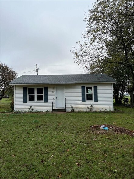 709 Old Rosenthal Rd, Lorena, TX 76655