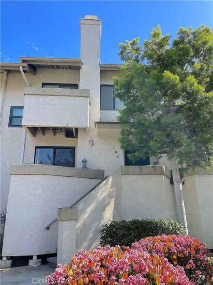 106 Harbor Woods Place Unit 106, Newport Beach, CA 92660