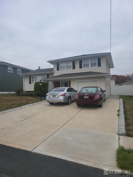 881 Rowson Ave, Perth Amboy, NJ 08861