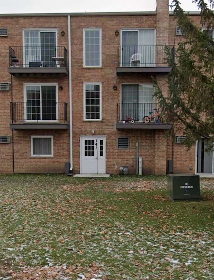 143 W Elk Trail Unit 340, Carol Stream, IL 60188