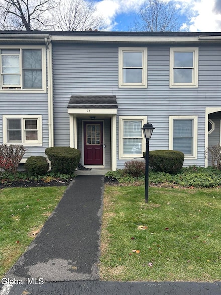 24 Minuteman Ct, Clifton Park, NY 12065
