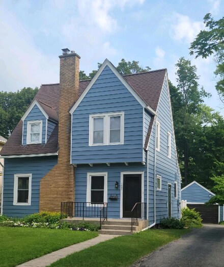 1332 Hillcrest Ave, Kalamazoo, MI 49008