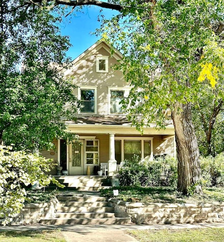 608 E 1st St, Newton, KS 67114