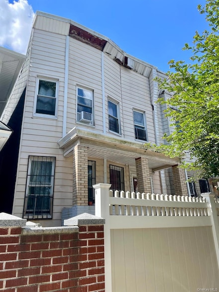 558 E 34th St, Brooklyn, NY 11203