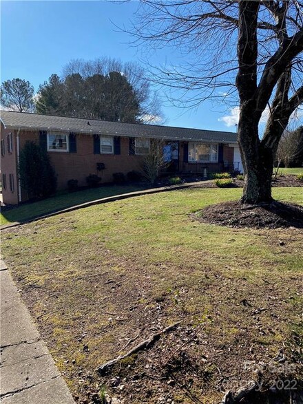 2410 23rd Avenue Place NE, Hickory, NC 28601
