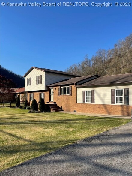 143 Rum Creek Rd, Yolyn, WV 25654