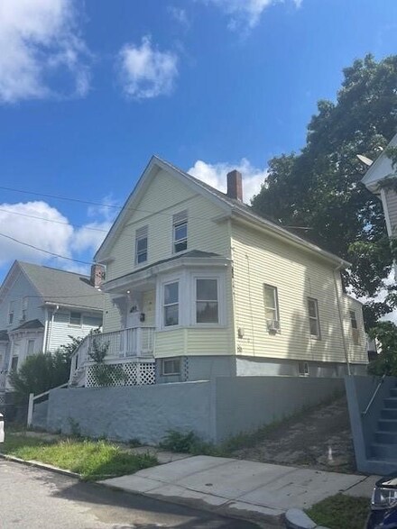 116 Emerson St, Providence, RI 02907