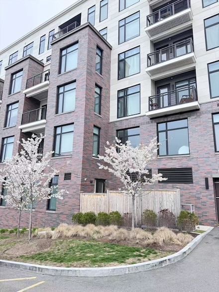 191 Washington St Unit 521, Boston, MA 02135