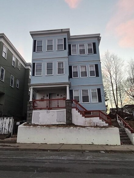 108 Ames St, Lawrence, MA 01841