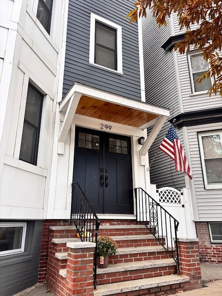 299 Maverick St Unit 3, Boston, MA 02128