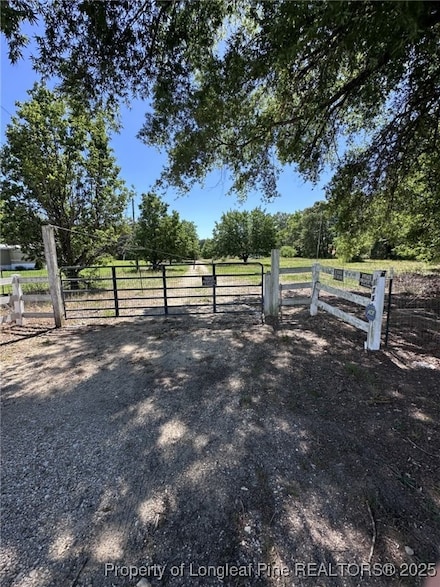179 Woods Edge Ln, Erwin, NC 28339