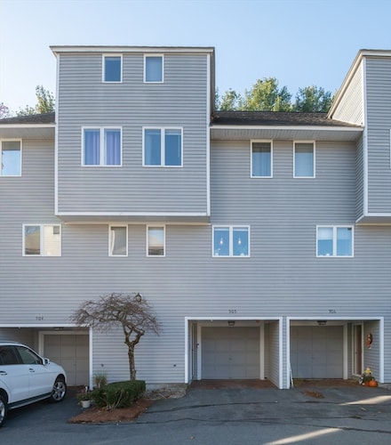 905 Sherwood Forest Ln, Saugus, MA 01906