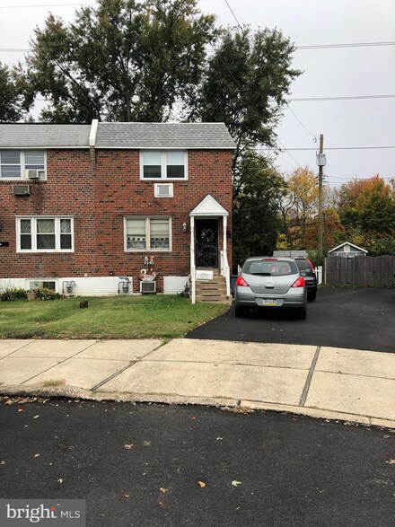 201 Morris Cir, Crum Lynne, PA 19022