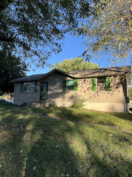 700 Volunteer Dr, White House, TN 37188