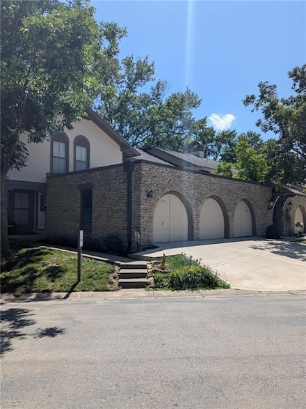 7501 W 102nd St, Overland Park, KS 66212