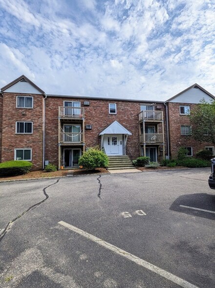 92 Sandwich Rd Unit 9, Buzzards Bay, MA 02532