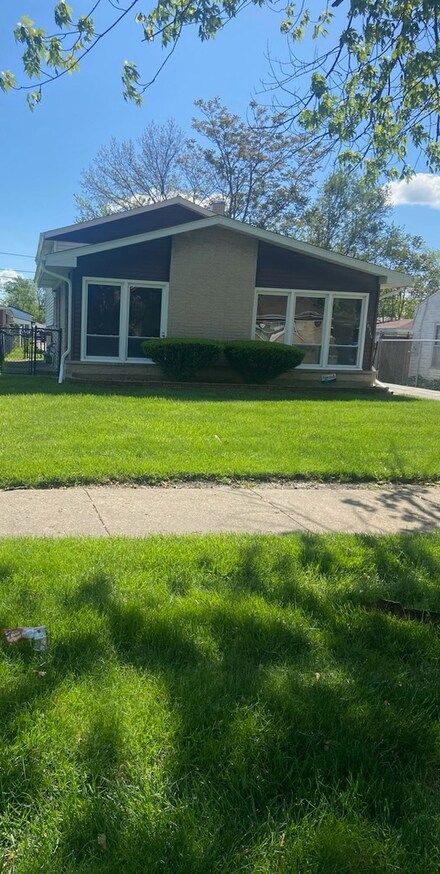 16319 Honore Ave, Markham, IL 60428